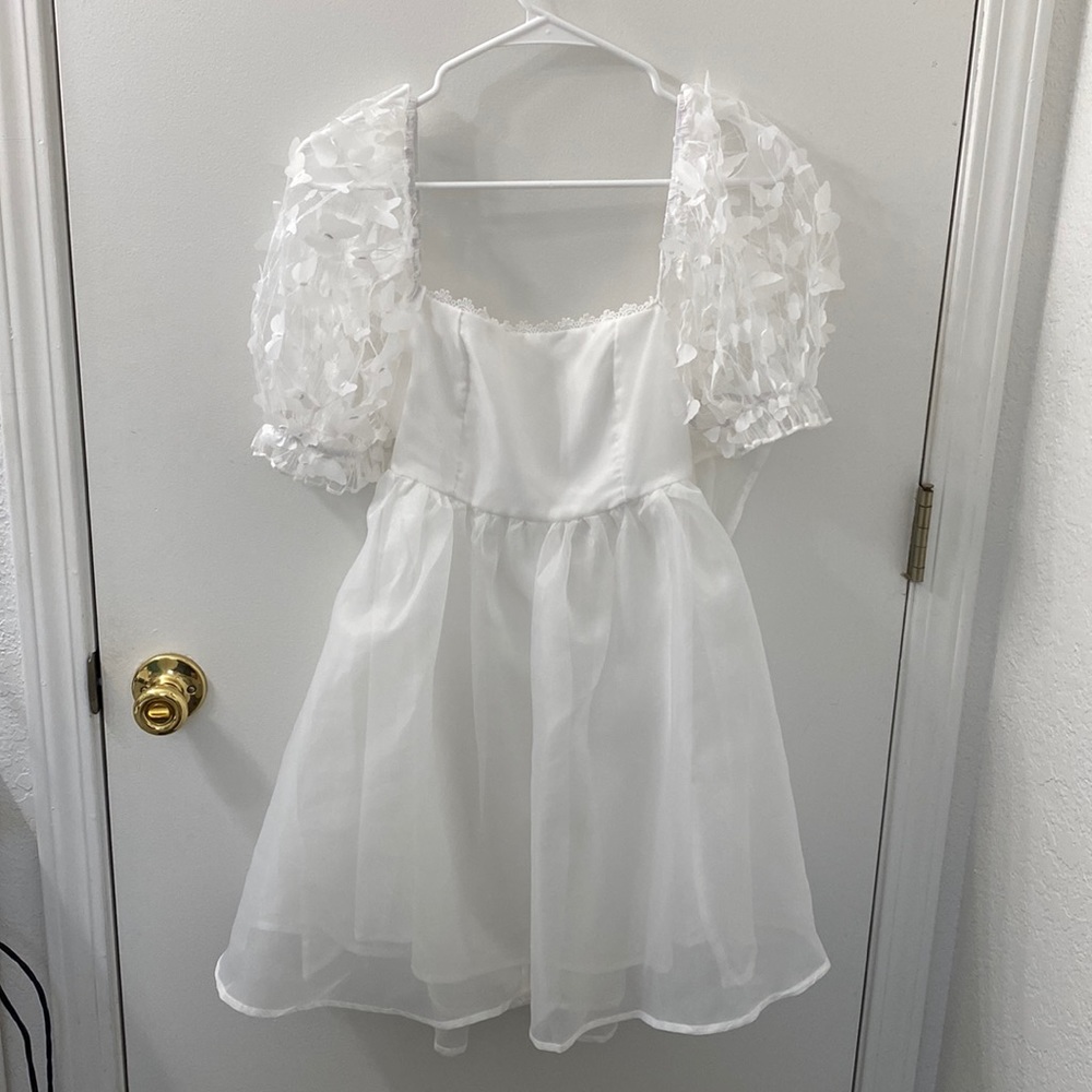White puff sleeve butterfly dress size small.
